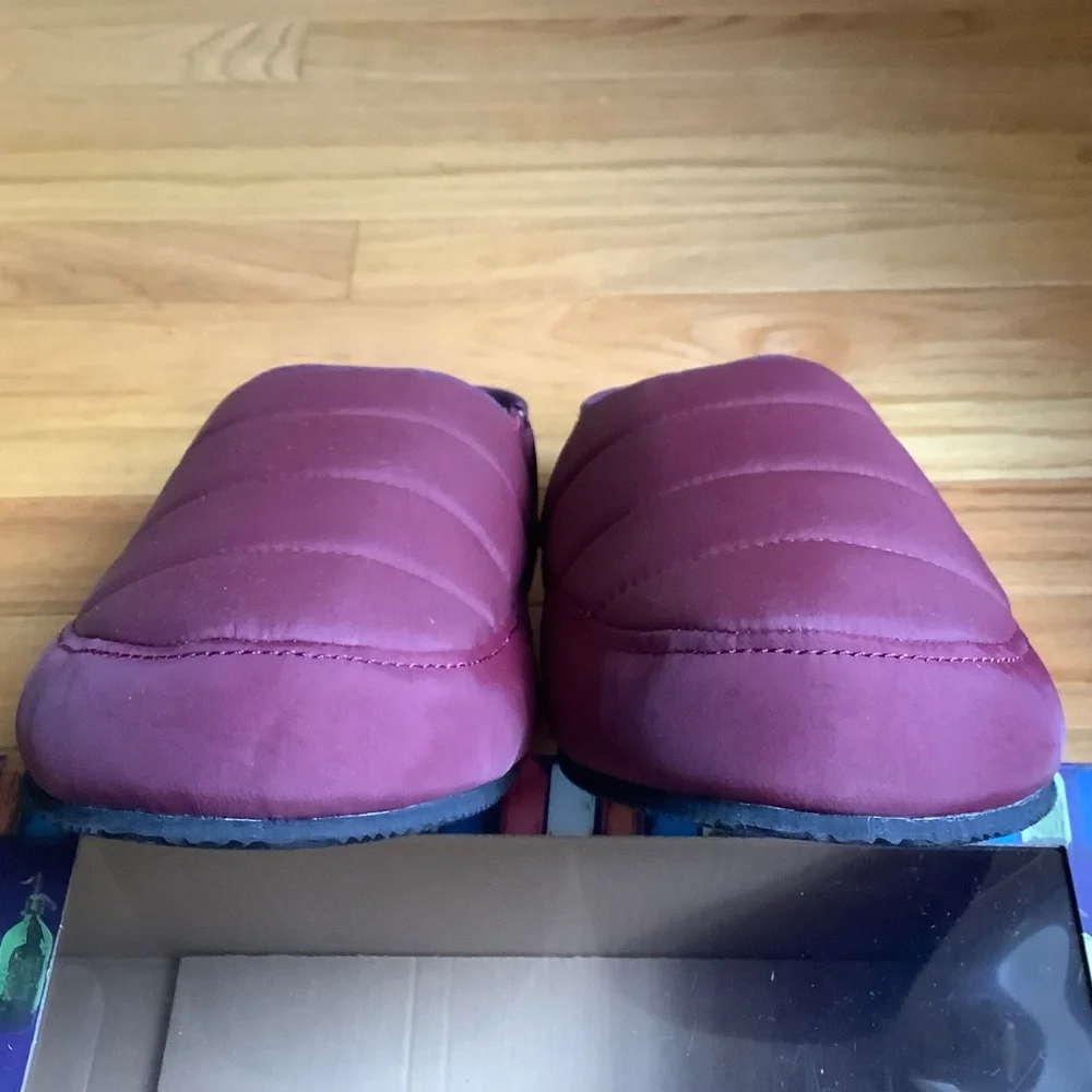 PAISLEY & GRAY Houser Quilted Faux Shearling Lined Slipper Maroon SZ L
